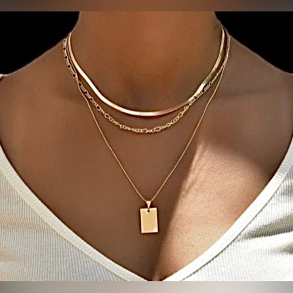 Anthropologie Minimalist Chunky triple Layered figaro necklace Square ✅